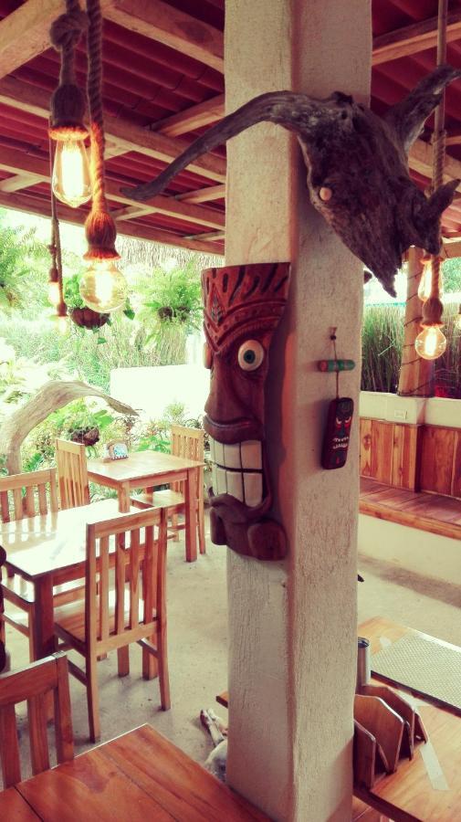 Villa Tiki Dorm Santa Catalina Exterior foto