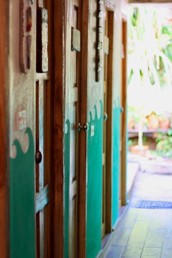 Villa Tiki Dorm Santa Catalina Exterior foto
